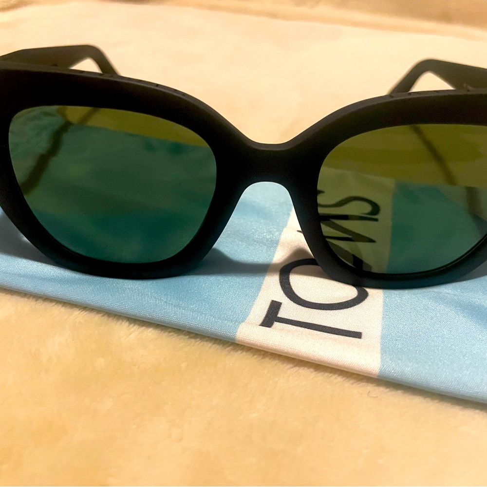 Toms Sydney black 
Not to be outdone, oversized and slightly cat eye sunglasses